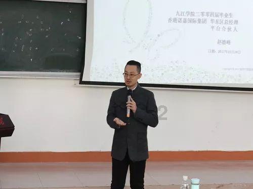 年味满满的手写春联 便宜实惠的车厘子 这些年货不能错过